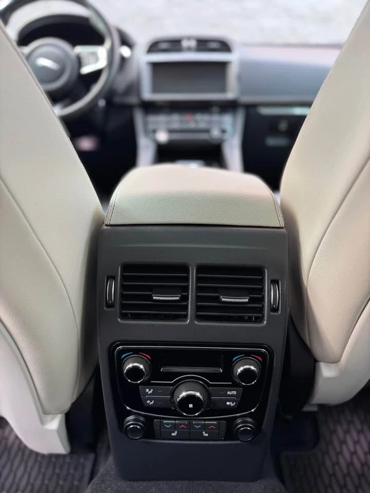 2020 Jaguar F-Pace - Image 6 of 13