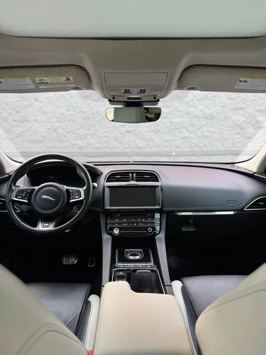 2020 Jaguar F-Pace - Image 5 of 13