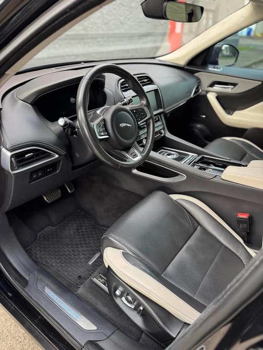 2020 Jaguar F-Pace - Image 7 of 13