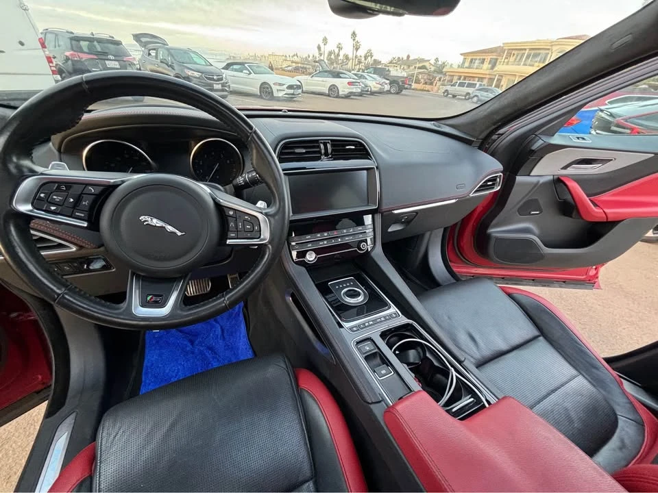 2020 Jaguar F-Pace - Image 9 of 10