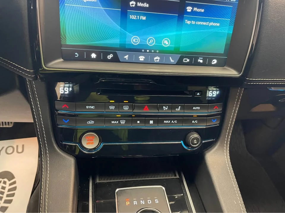 2020 Jaguar F-Pace - Image 13 of 17