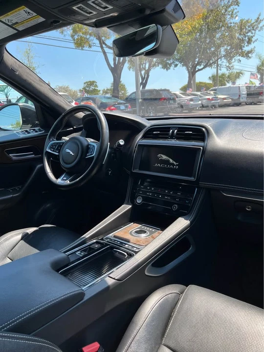 2020 Jaguar F-Pace - Image 15 of 19