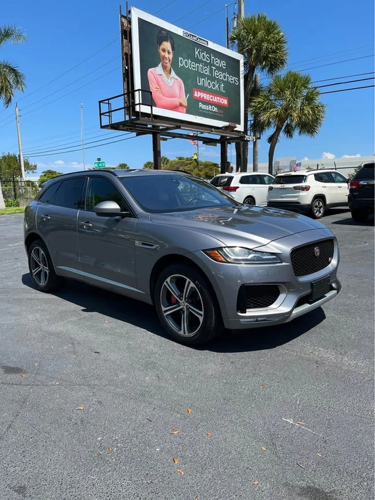 2020 Jaguar F-Pace - Image 3 of 19