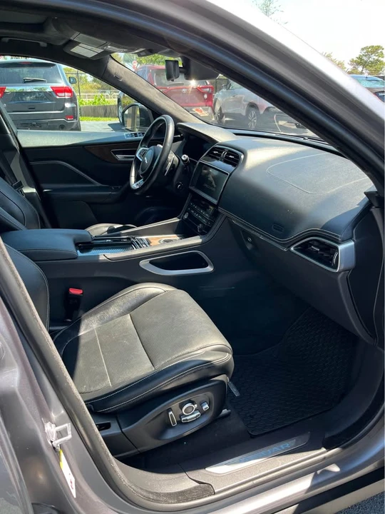 2020 Jaguar F-Pace - Image 16 of 19