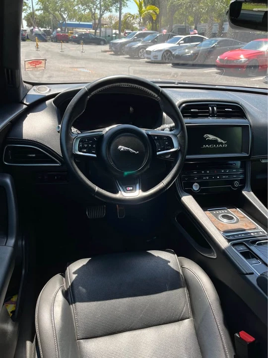 2020 Jaguar F-Pace - Image 14 of 19