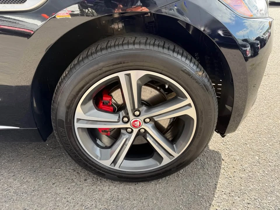 2020 Jaguar F-Pace - Image 10 of 13