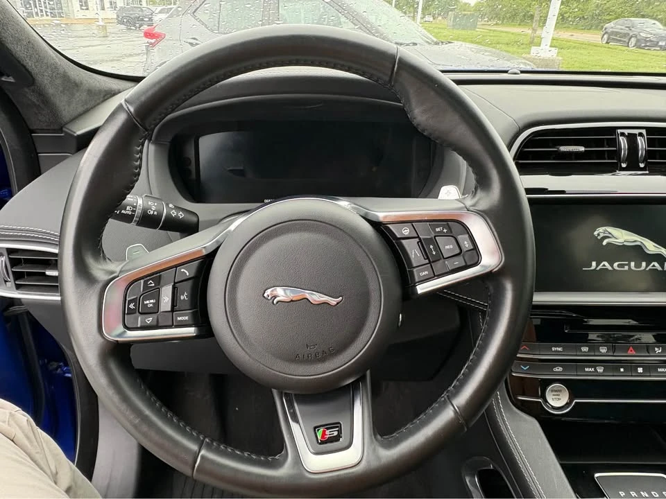 2020 Jaguar F-Pace - Image 8 of 11