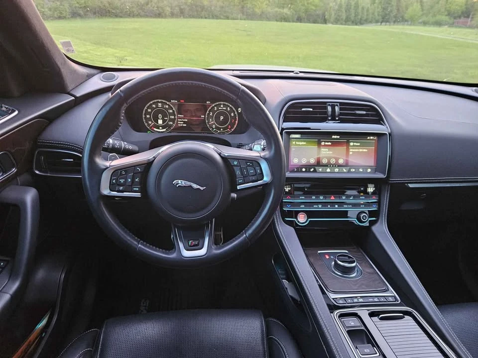 2020 Jaguar F-Pace - Image 8 of 12