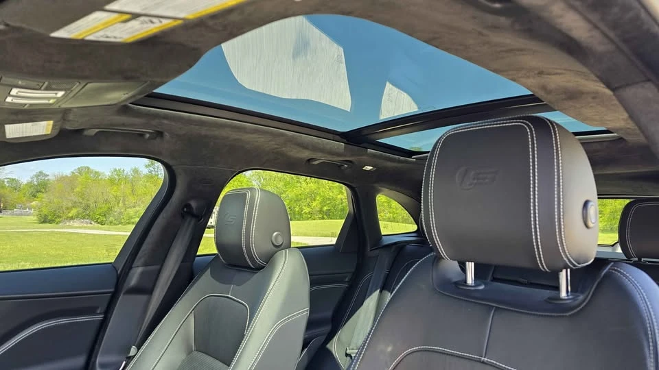 2020 Jaguar F-Pace - Image 7 of 10