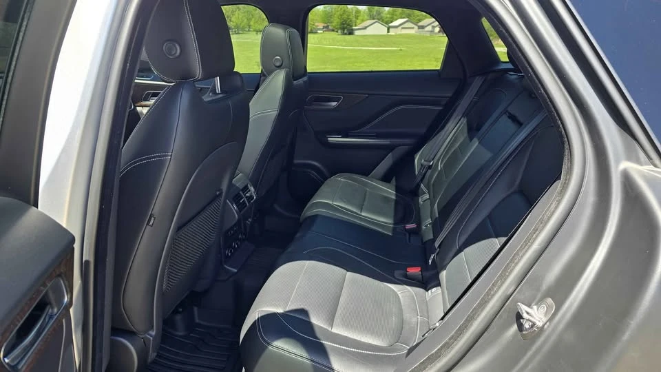 2020 Jaguar F-Pace - Image 9 of 10