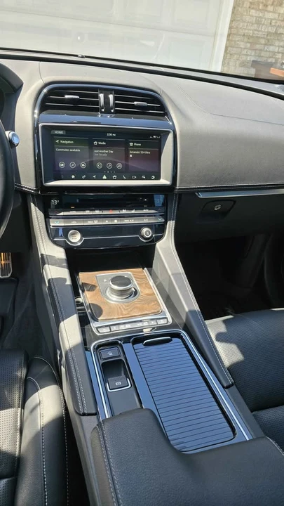 2020 Jaguar F-Pace - Image 6 of 10