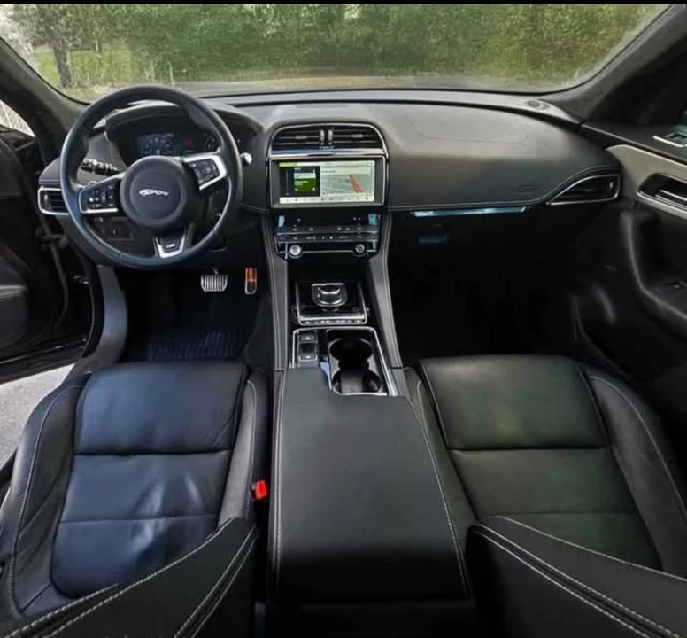 2020 Jaguar F-Pace - Image 5 of 15