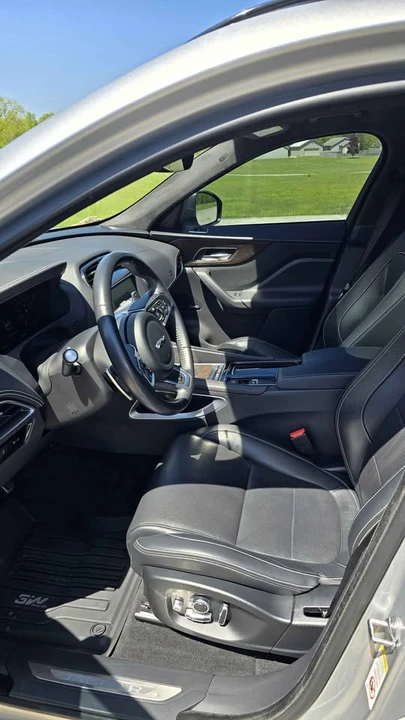 2020 Jaguar F-Pace - Image 8 of 10