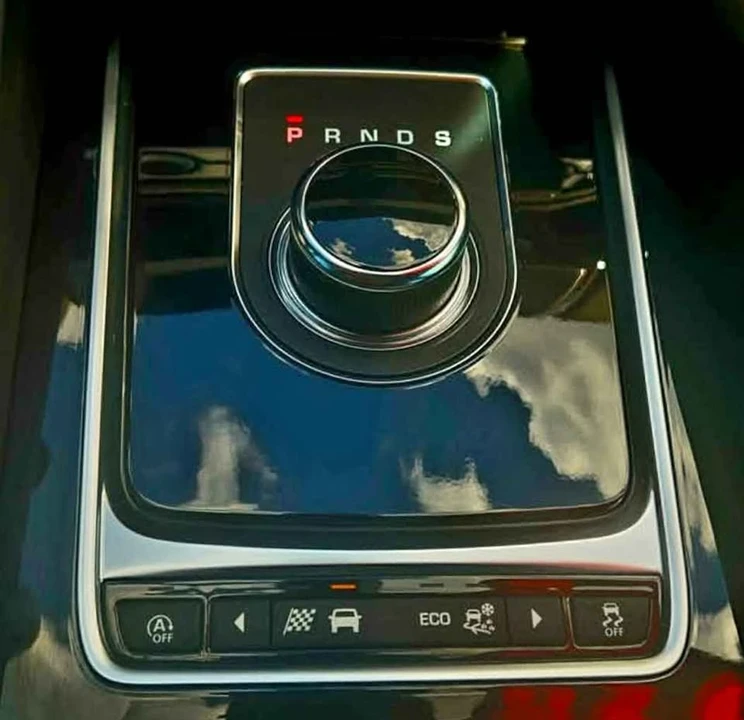 2020 Jaguar F-Pace - Image 11 of 15