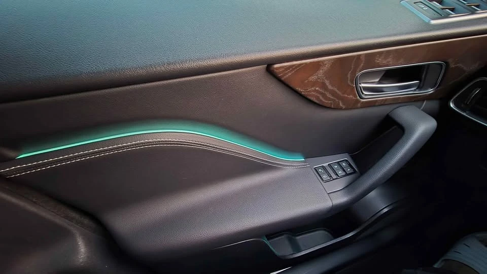 2020 Jaguar F-Pace - Image 9 of 12