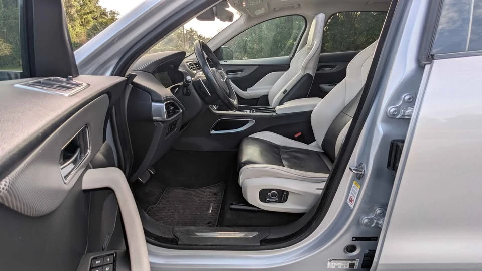 2020 Jaguar F-Pace - Image 13 of 20