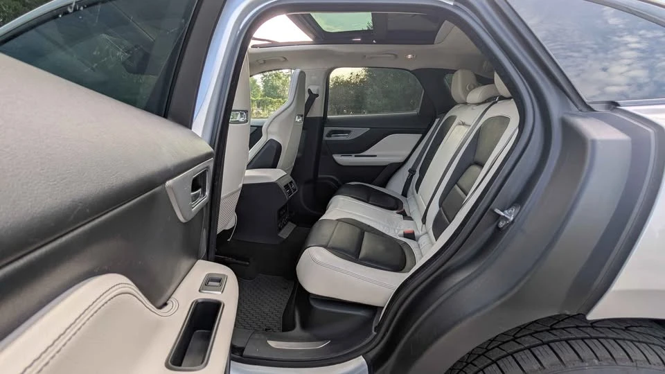 2020 Jaguar F-Pace - Image 12 of 20