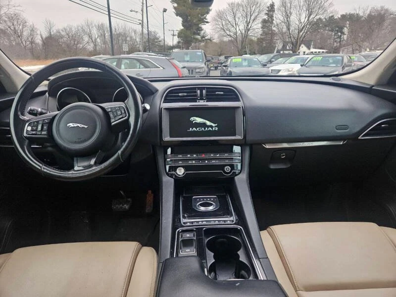 2020 Jaguar F-Pace - Image 7 of 16