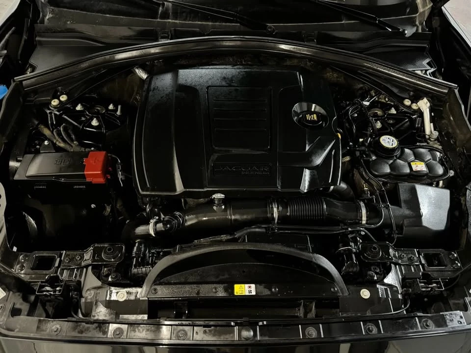 2020 Jaguar F-Pace - Image 9 of 16