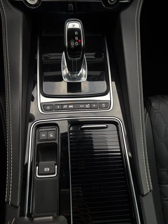 2020 Jaguar F-Pace SVR - Image 11 of 11
