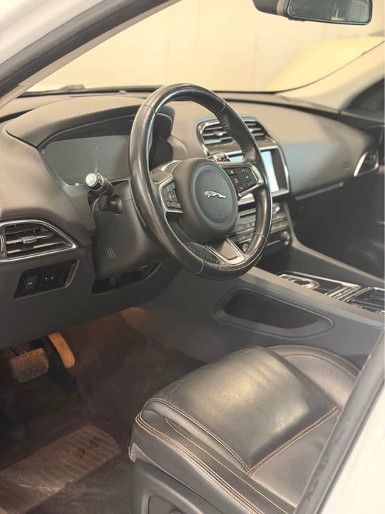 2020 Jaguar F-Pace - Image 7 of 10