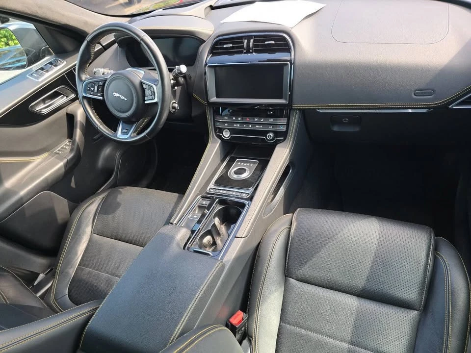 2020 Jaguar F-Pace - Image 9 of 10