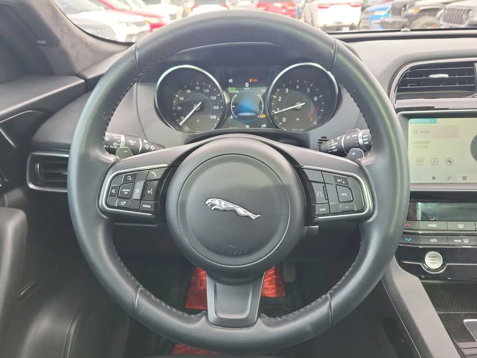2020 Jaguar F-Pace - Image 7 of 15