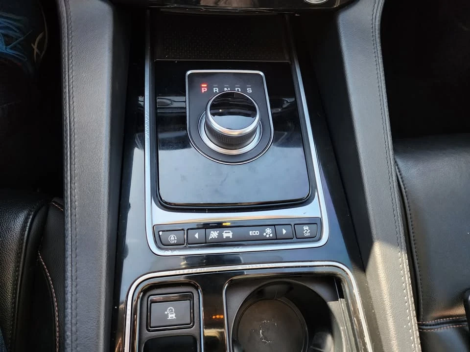 2020 Jaguar F-Pace - Image 13 of 16