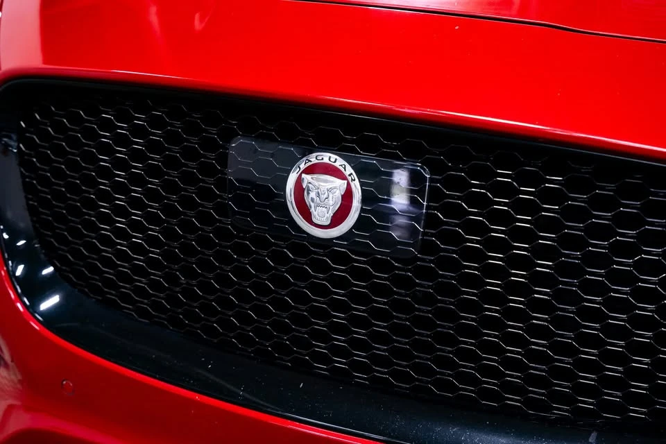 2020 Jaguar F-Pace - Image 14 of 20