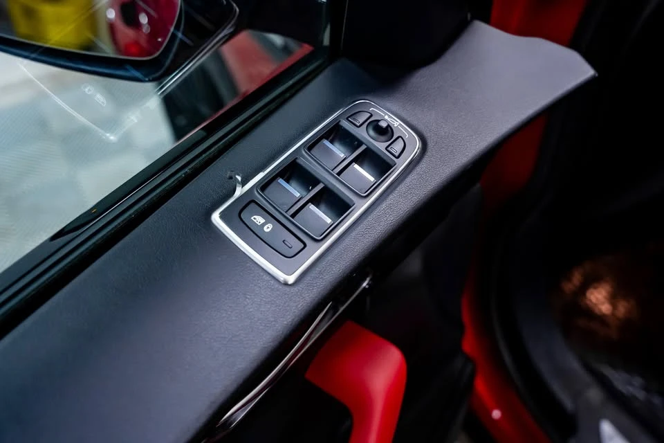 2020 Jaguar F-Pace - Image 16 of 20