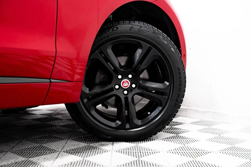 2020 Jaguar F-Pace - Image 5 of 20