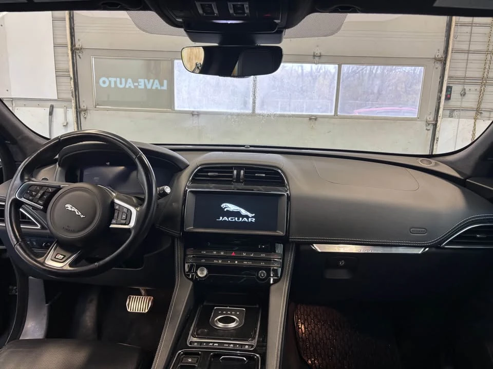2020 Jaguar F-Pace - Image 4 of 11