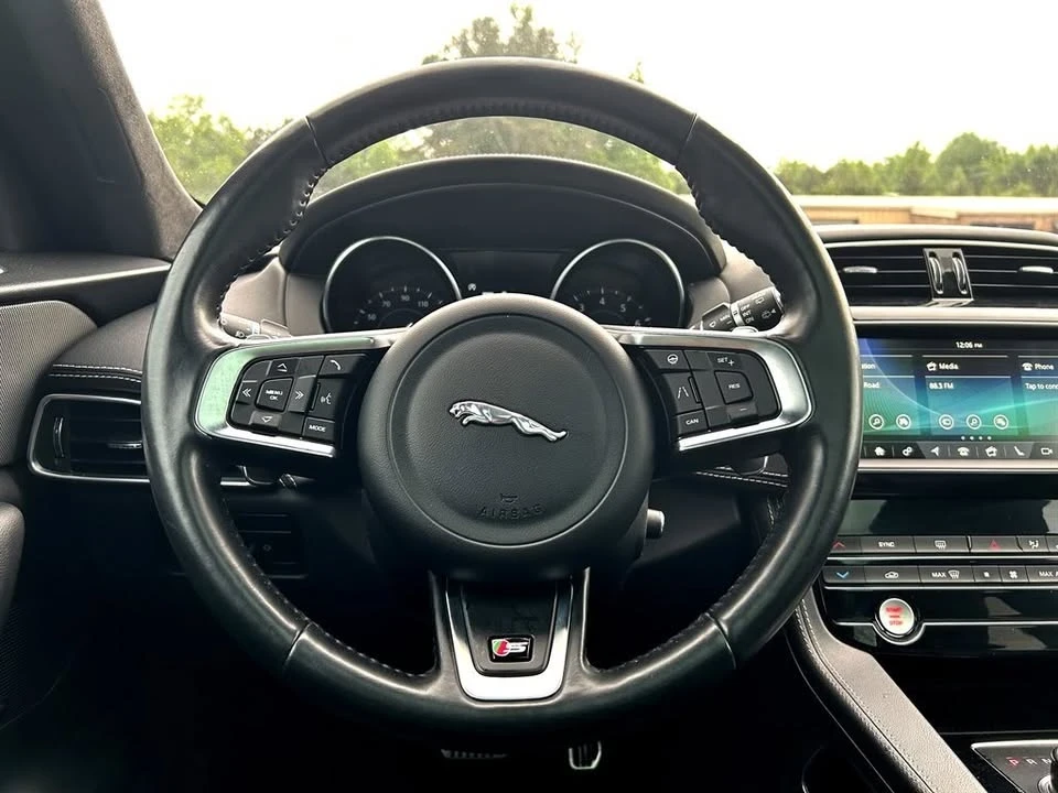2020 Jaguar F-Pace - Image 14 of 20