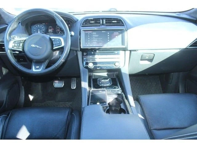 2020 Jaguar F-Pace - Image 13 of 18