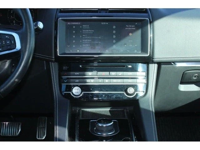 2020 Jaguar F-Pace - Image 15 of 18