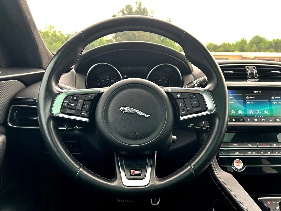 2020 Jaguar F-Pace - Image 9 of 20