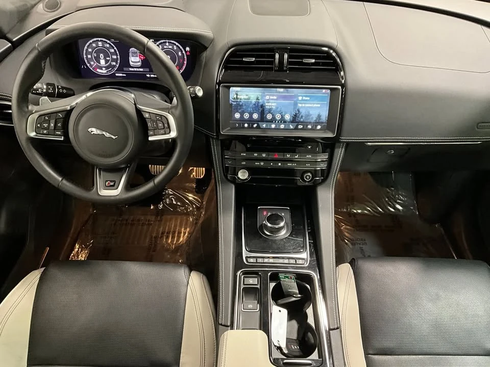 2020 Jaguar F-Pace - Image 9 of 14