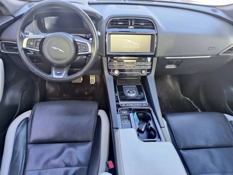 2020 Jaguar F-Pace - Image 14 of 16