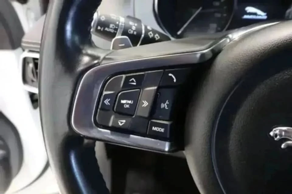 2020 Jaguar F-Pace - Image 16 of 20