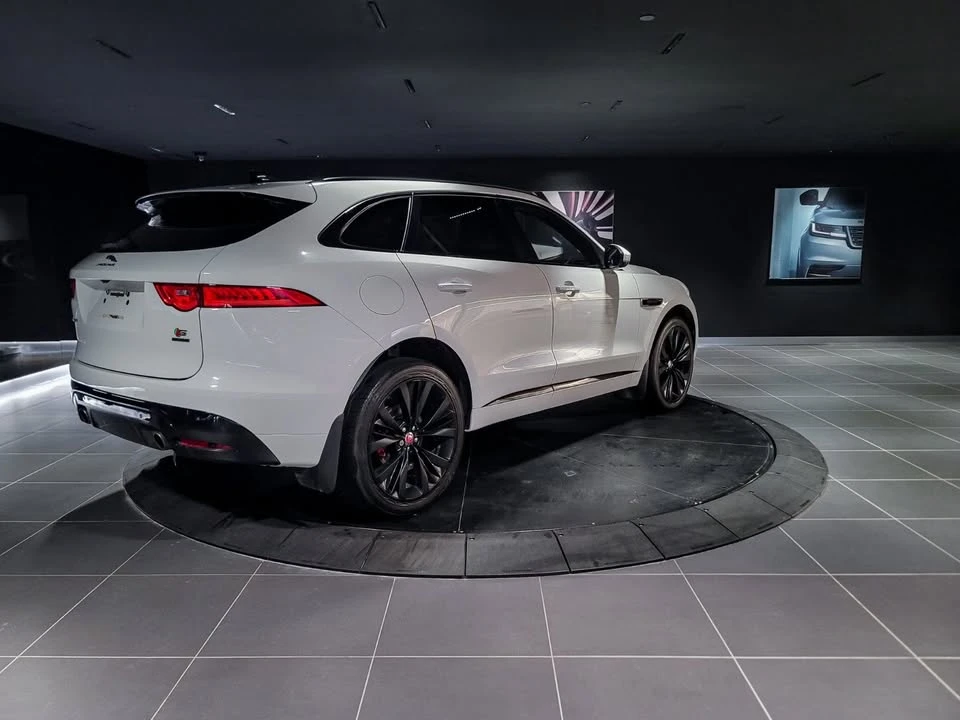 2020 Jaguar F-Pace - Image 7 of 16
