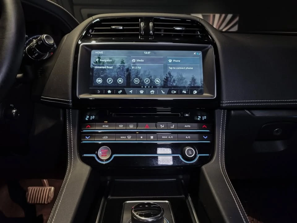 2020 Jaguar F-Pace - Image 13 of 16
