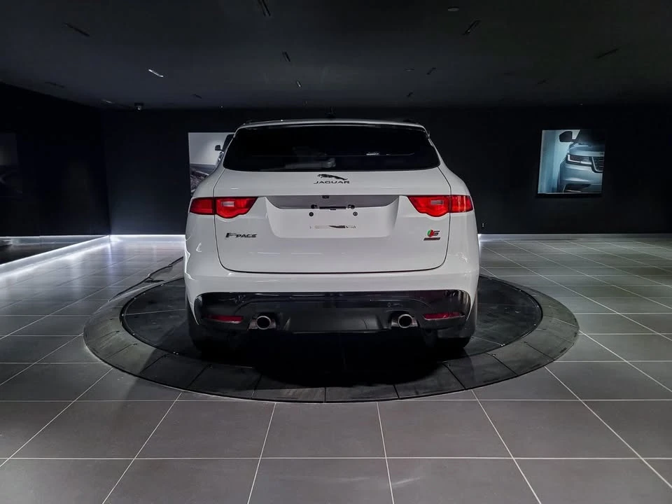 2020 Jaguar F-Pace - Image 8 of 16
