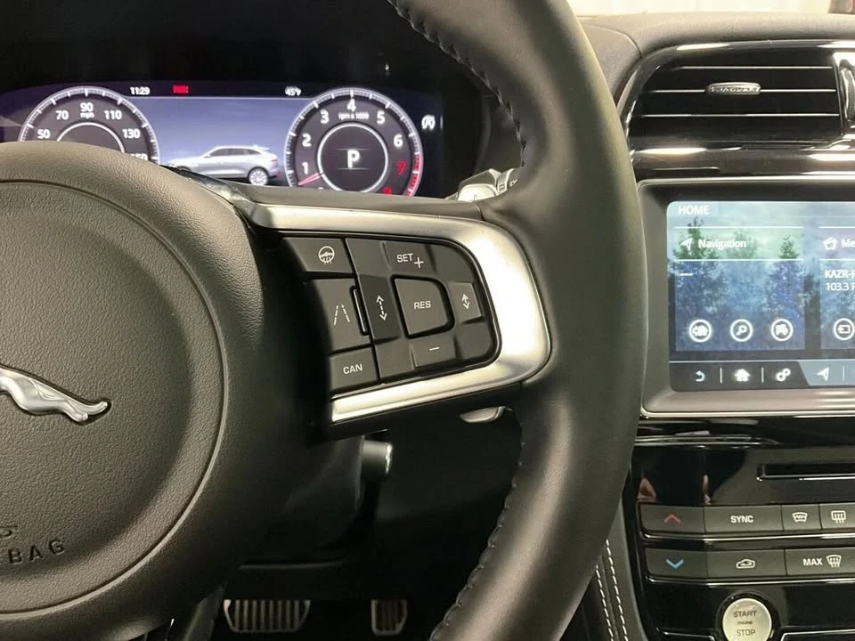 2020 Jaguar F-Pace - Image 11 of 17