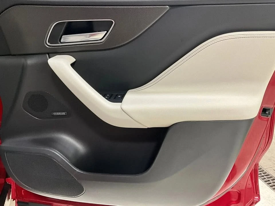 2020 Jaguar F-Pace - Image 14 of 17