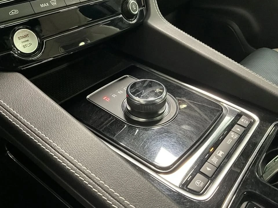 2020 Jaguar F-Pace - Image 9 of 17