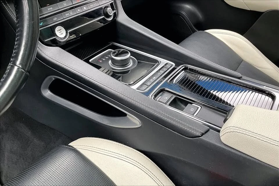2020 Jaguar F-Pace - Image 13 of 20