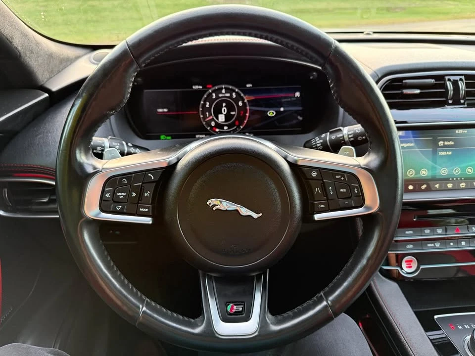 2020 Jaguar F-Pace - Image 13 of 20