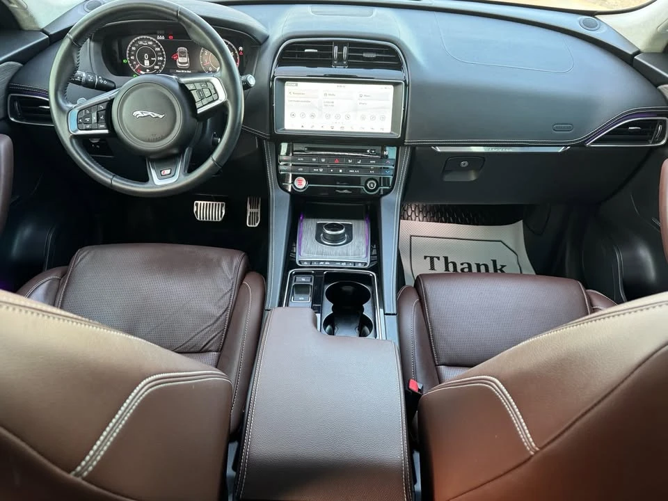2020 Jaguar F-Pace - Image 10 of 16