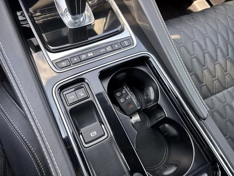 2020 Jaguar F-Pace SVR - Image 12 of 16
