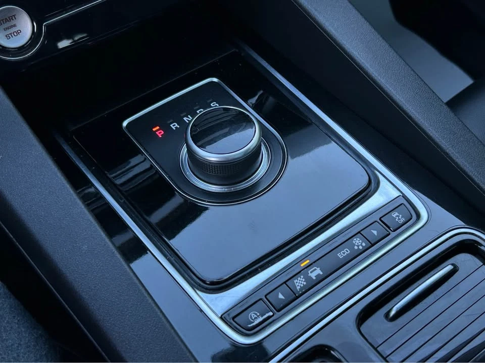 2020 Jaguar F-Pace - Image 9 of 13